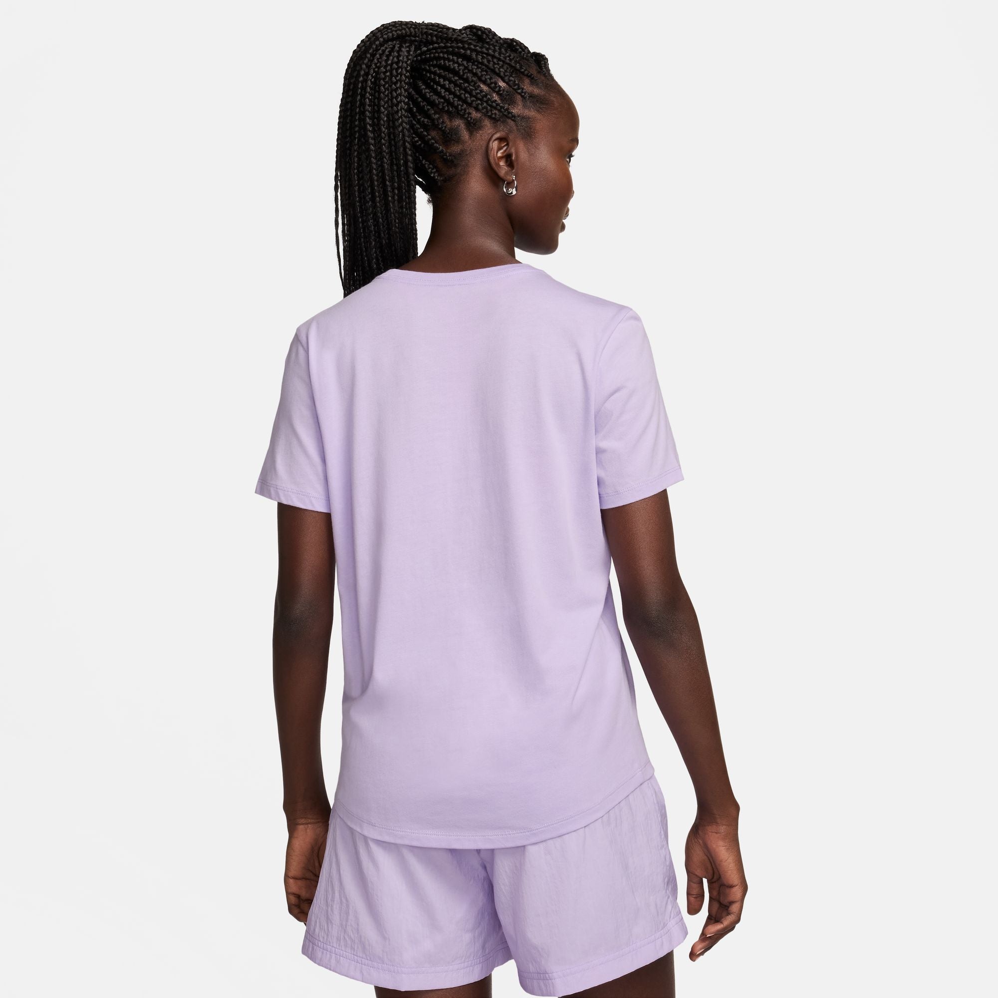 Nike Women's Club Essentials T-shirt - DX7902