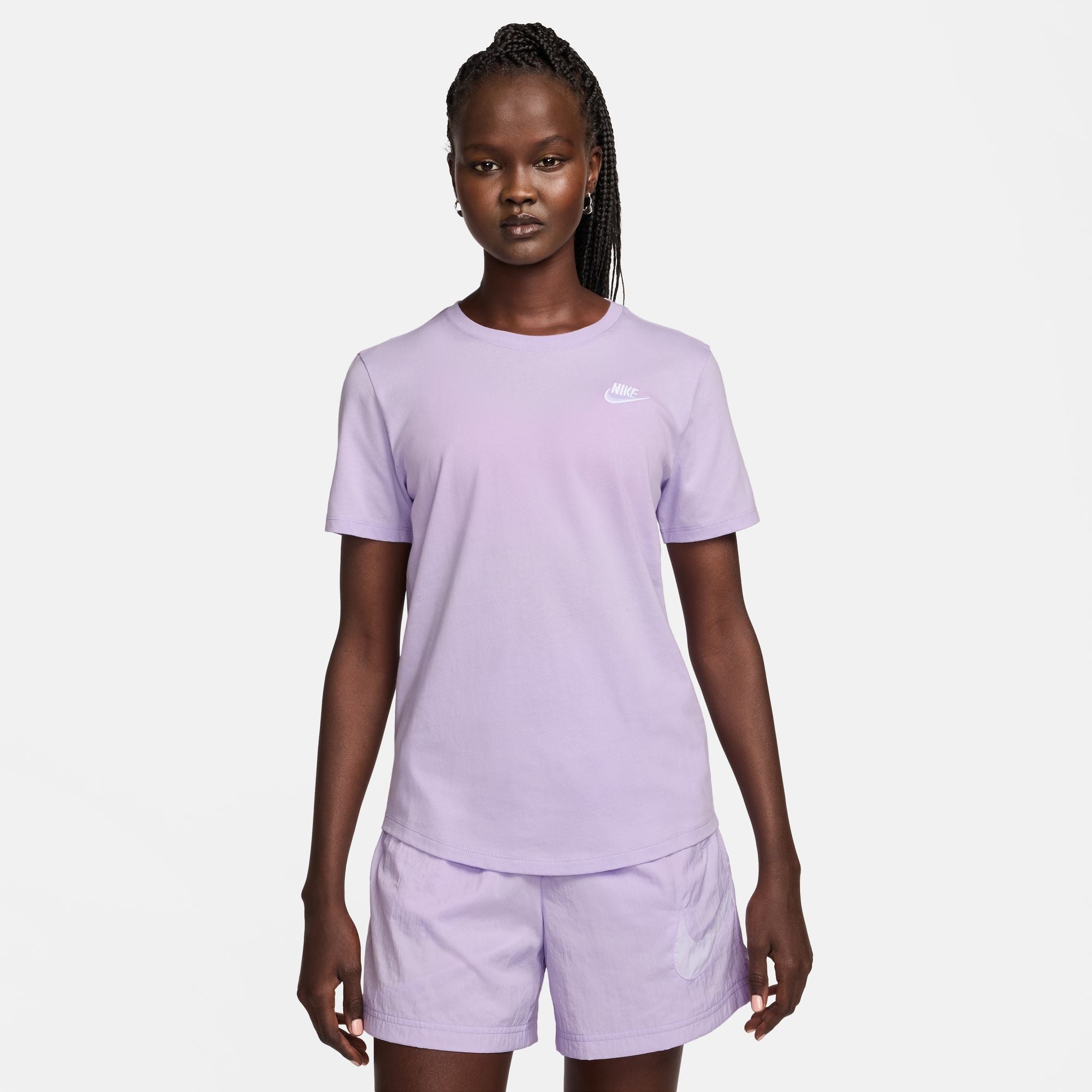 Nike Women's Club Essentials T-shirt - DX7902