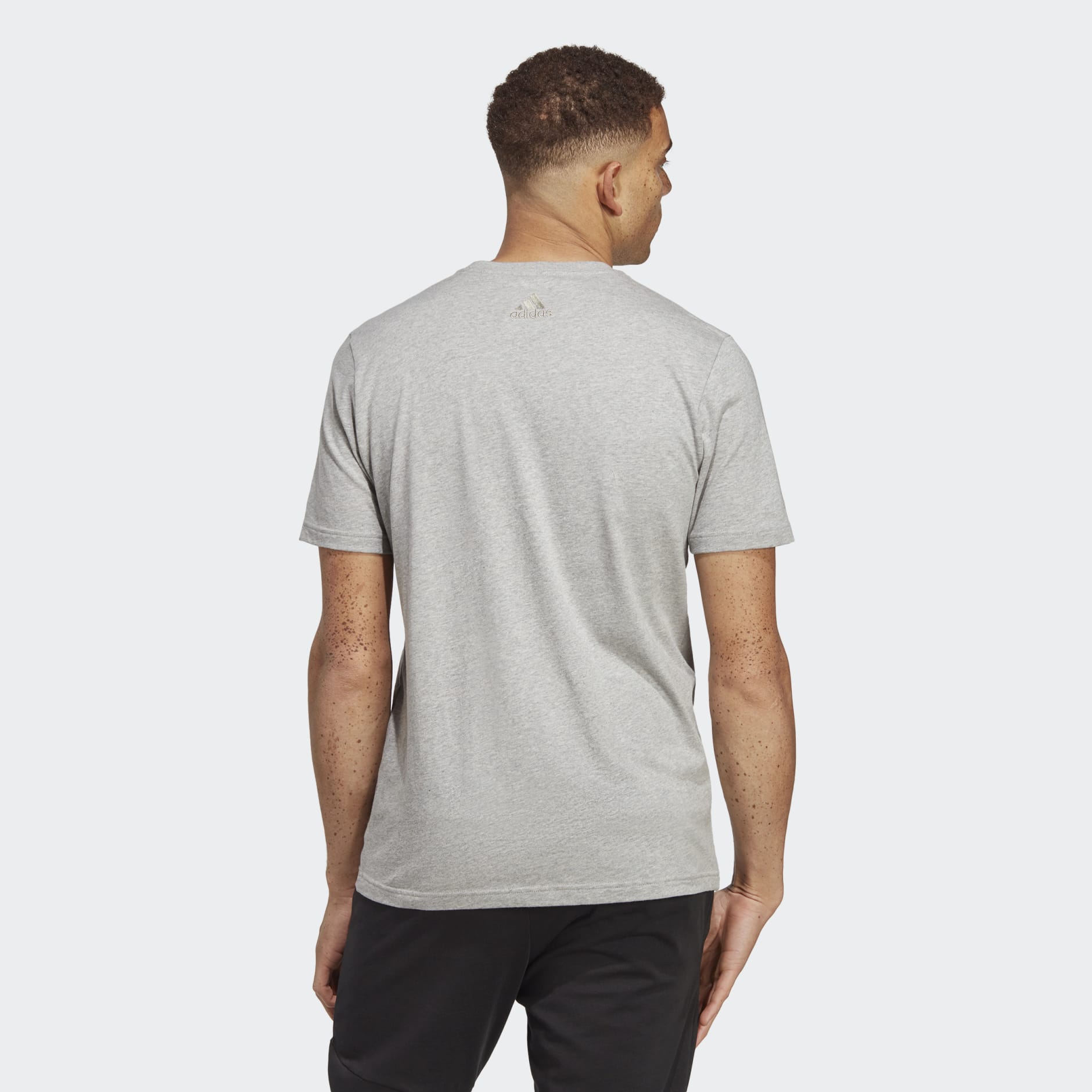 ESSENTIALS SINGLE LINEAR EMB. LOGO TEE - HGY - IC9277