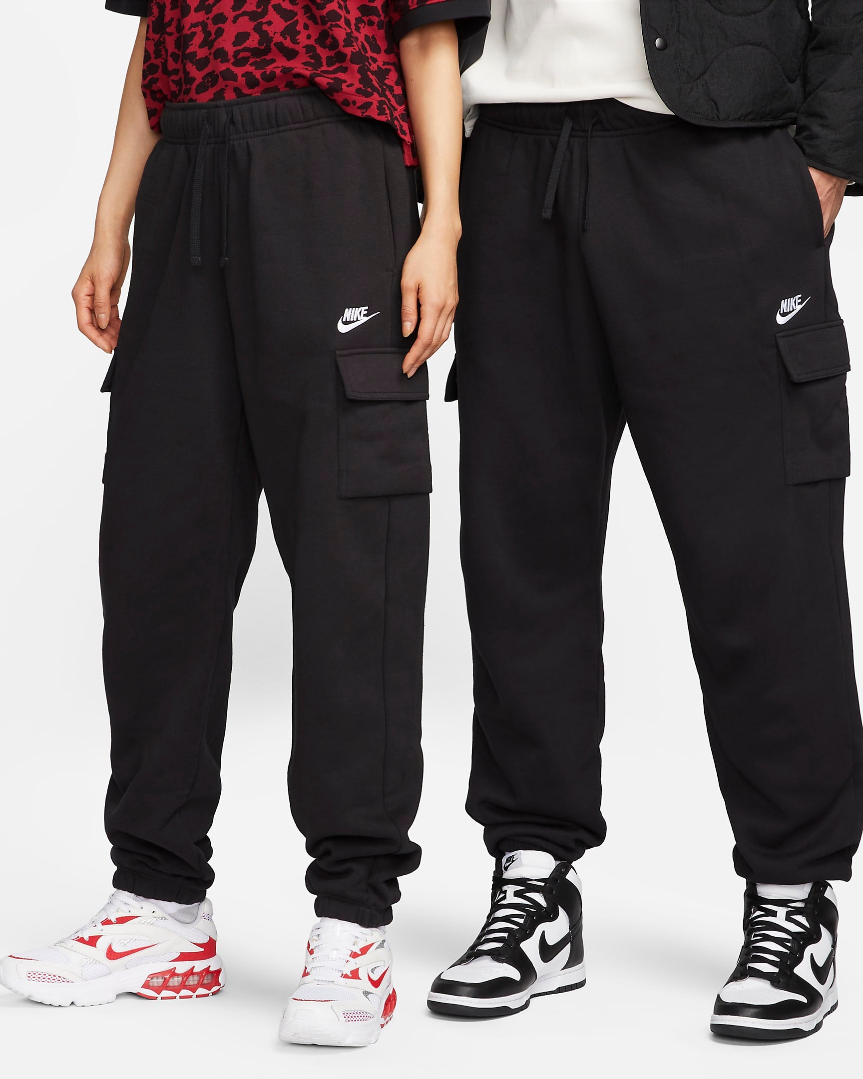 WOMENS CLUB FLEECE MID-RISE OVERSIZED CARGO SWEATPANTS - DQ5196