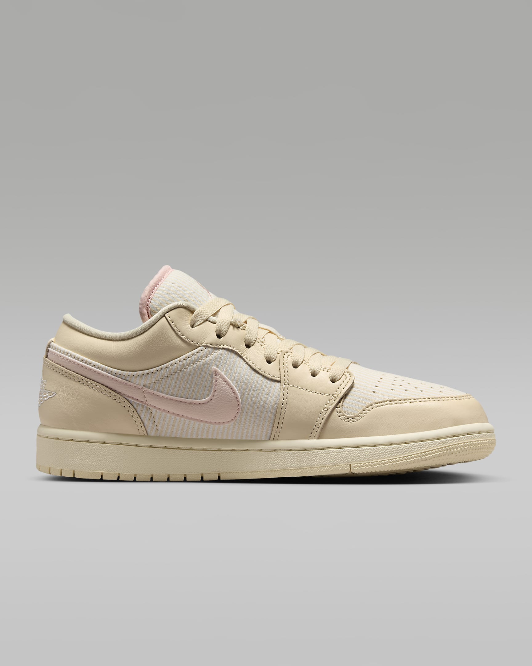 "WMNS AIR JORDAN 1 LOW SE " - FQ1925