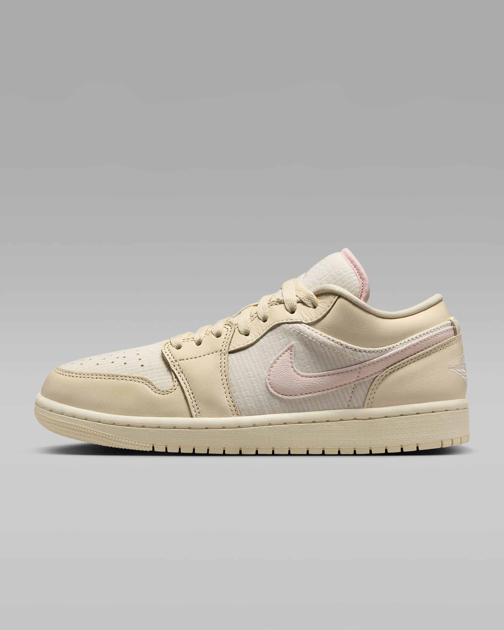 "WMNS AIR JORDAN 1 LOW SE " - FQ1925